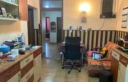 Apartament 3 camere decomandat, 2 bai, 2 balcoane, , etaj intermediar, garaj cu telecomanda