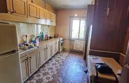 Apartament de 3 camere, decomandat, etaj intermediar, zona Titulescu