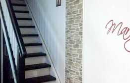 Vanzare apartament 3 camere, 70 mp utili pe 2 niveluri, zona Albac, mobilat