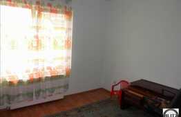 De vanzare apartament 3 camere, 58 mp, cu parcare, zona strazii Florilor