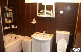 De vanzare apartament 3 camere, 58 mp, cu parcare, zona strazii Florilor