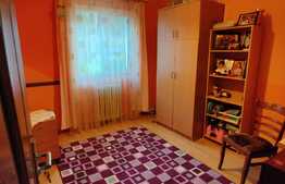 Apartament de 3 camere decomandate, 63 mp, balcon, zona Ciucas