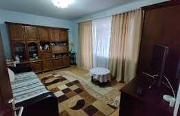Apartament de 3 camere decomandate, 63 mp, balcon, zona Ciucas