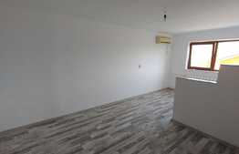 Garsonieră decomandată, 30 mp, Gruia, etaj 1