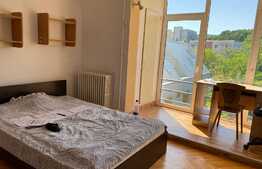 Apartament de 3 camere, 70 mp, decomandat, zona Parang