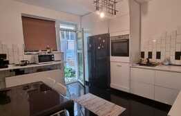 Apartament de 3 camere, 76mp, curte de 45mp, zona Colina