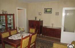 Vanzare apartament 3 camere, 52 mp, boxa subsol, zona Petrom