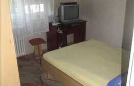 Vanzare apartament 3 camere, 52 mp, boxa subsol, zona Petrom