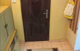 Vanzare apartament 3 camere, 52 mp, boxa subsol, zona Petrom