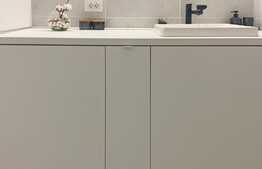 Apartament de 2 camere, 55 mp, etaj intermediar, garaj și boxa inlcusa zona Regal 