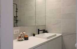 Apartament de 2 camere, 55 mp, etaj intermediar, garaj și boxa inlcusa zona Regal 