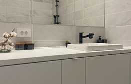 Apartament de 2 camere, 55 mp, etaj intermediar, garaj și boxa inlcusa zona Regal 