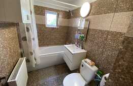 Apartament de 3 camere, 77 mp, decomandat, zona Noua 