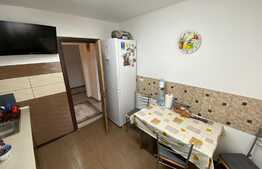 Apartament de 3 camere, 77 mp, decomandat, zona Noua 