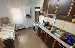 Apartament de 3 camere, 77 mp, decomandat, zona Noua 