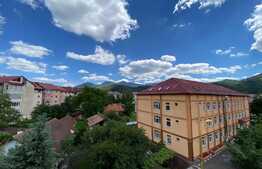 Apartament de 3 camere, 77 mp, decomandat, zona Noua 