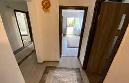 Apartament de 3 camere, 77 mp, decomandat, zona Noua 