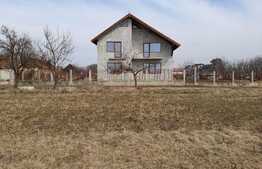 Casa 5 camere, 300 mp, zona Feldioara