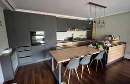 Apartament de 3 camere, 88 mp, semidecomandat, zona Predeal