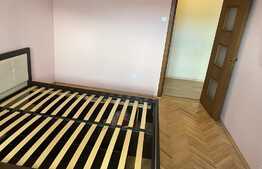 Apartament de 3 camere, decomandat, zona Calea Bucuresti 