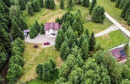 Casa de vanzare cu 6 dormitoare, parter open space, in zona Plaiul Foii, Zarnesti, suprafata utila 270mp, priveliste superba munte Piatra Craiului, teren generos cu brazi, acces la raul Barsa