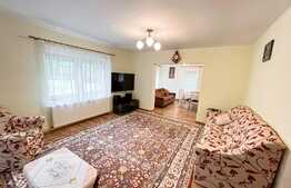 Casa de vanzare cu 6 dormitoare, parter open space, in zona Plaiul Foii, Zarnesti, suprafata utila 270mp, priveliste superba munte Piatra Craiului, teren generos cu brazi, acces la raul Barsa