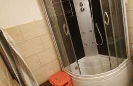 Apartament de 2 camere decomandate, etajul 1, parcare, zona Cetatii