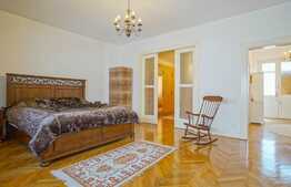 Apartament de 3 camere, 130 mp, Centrul Istoric