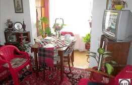 Vanzare apartament 2 camere, 50 mp plus 3 balcoane inchise. Zona Godeanu