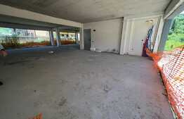 Spatiu comercial cu potential, 200 mp, zona Stejarului