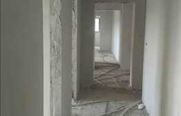 3 camere in zona Tauti, 78 mp, 60 mp GRADINA! Semifinisat! Loc parcare cu CF!