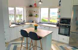 Casa la cheie, deosebita, 136 mp utili, 450 mp teren, cu panorama si spatiu verde