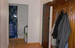 2 camere de inchiriat, decomandat, 50 mp utili, zona Calvaria, cu parcare