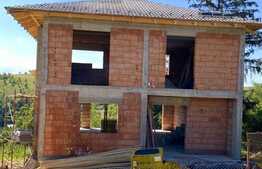 Teren de 750 mp si casa individuala la rosu, 170 mp utili, situat in Feleacu