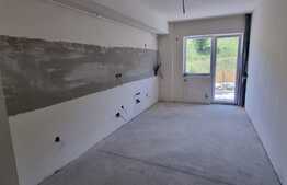 Apartament 3 camere, semifinisat, 62 mp, parcare, zona Terra