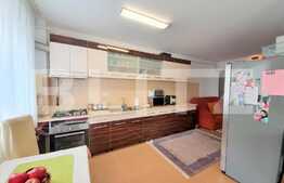 Apartament 3 camere, etaj intermediar, 58 mp, balcon, zona Florilor