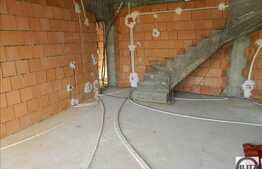 Apartament semifinisat, 80 mp, 3 camere, cu scara interioara!