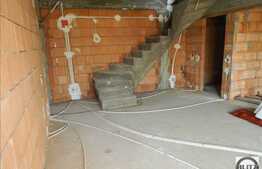 Apartament semifinisat, 80 mp, 3 camere, cu scara interioara!