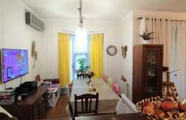 Casa 6 camere, 250 mp, teren 912 mp, in Andrei Muresanu