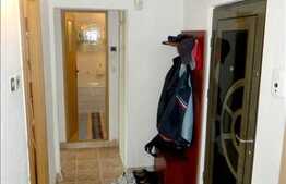 50 mp, 2 camere decomandate, zona strazii Dunarii. Garaj, loc de parcare si boxa