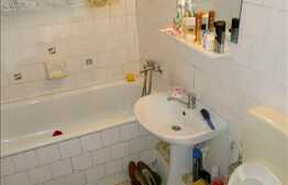 50 mp, 2 camere decomandate, zona strazii Dunarii. Garaj, loc de parcare si boxa