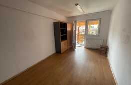 Casa de 90 mp, curte comuna, zona Paris 