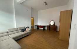 Casa de 90 mp, curte comuna, zona Paris 