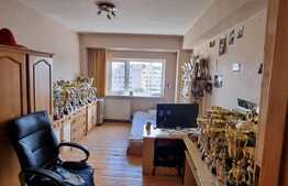 Apartament decomandat, 2 camere, 65 mp, boxa, zona Titulescu