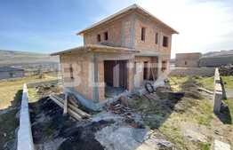 Casă individuală la rosu, 140 mp utili, 500 mp teren, garaj, zona Chinteni