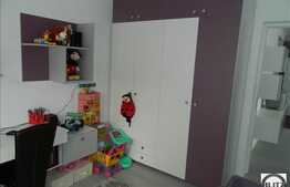 De vanzare 3  camere, etaj intermediar, zona Sub Cetate! DOTARI LUX!