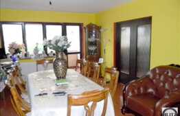 Vanzare apartament 3 camere, 110 mp plus 2 balcoane. Loc de parcare inclus!
