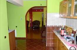 Vanzare apartament 3 camere, 110 mp plus 2 balcoane. Loc de parcare inclus!