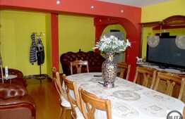 Vanzare apartament 3 camere, 110 mp plus 2 balcoane. Loc de parcare inclus!