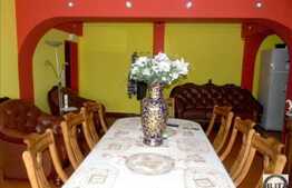 Vanzare apartament 3 camere, 110 mp plus 2 balcoane. Loc de parcare inclus!